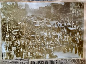 picture of crowds 1913