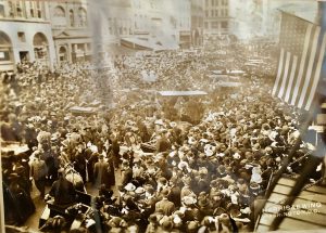 Crowds greet Hikers into Washington DC 1913